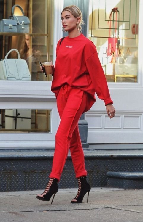 Stílusiskola: outfit ötletek Hailey Biebertől - DIVAT&STÍLUS - Stílusiskola - 