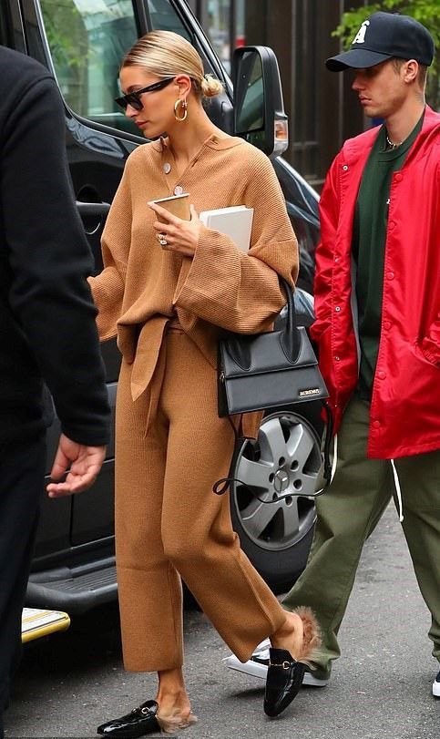 Stílusiskola: outfit ötletek Hailey Biebertől - DIVAT&STÍLUS - Stílusiskola - hailey baldwin, hailey bieber, modell, outfit, stílus, 