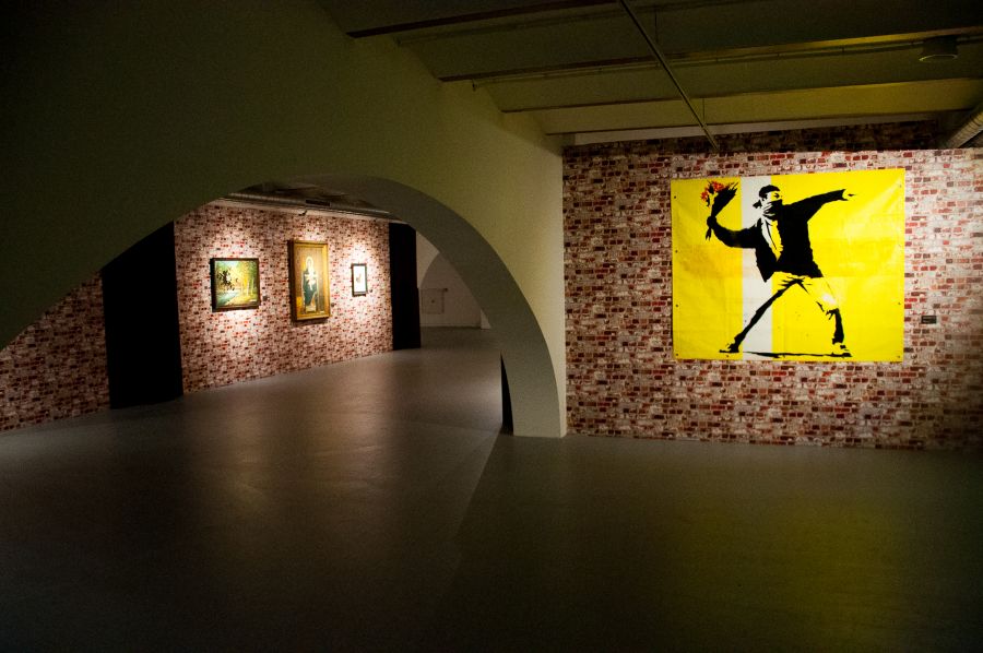 Banksy kiállítás Budapesten - STYLENEWS - Kultúr-kitérő - banksy, banksy kép, banksy kiallitas, banksy kiállítás budapest, banksy tesla, 