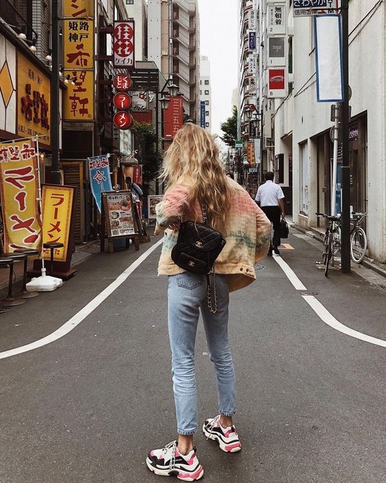 Stílusiskola: idén tavasszal viselj feltűnő sportcipőket - DIVAT&STÍLUS - Stílusiskola - divat, outfit, sportcipő, stílus, 