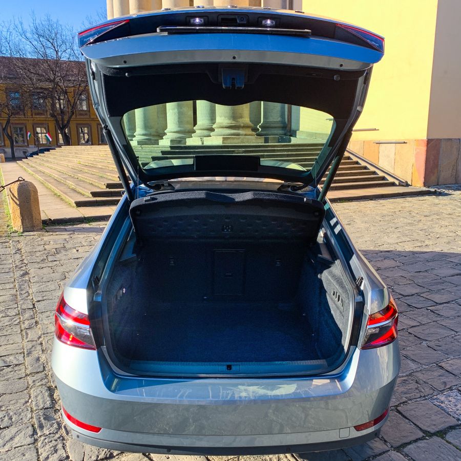 A szolid cirkáló - megújult Škoda Superb - STYLENEWS - Mobility - autó, skoda, skoda superb, teszt, 