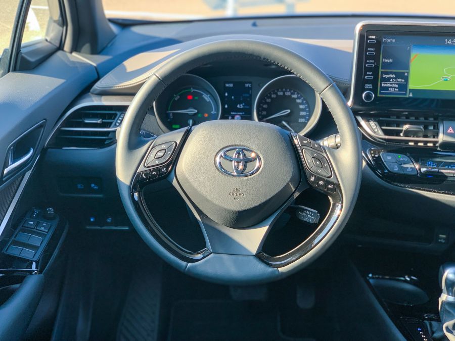 Csak hátra ne kelljen ülni – Toyota C-HR 1.8 Hybrid Executive - STYLENEWS - Mobility - new toyota chr, toyota chr, toyota chr 1.8, toyota chr executive, toyota chr hybrid, toyota chr teszt, 