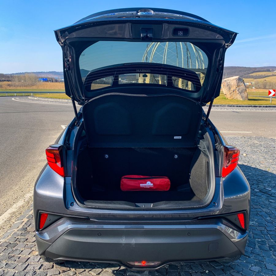 Csak hátra ne kelljen ülni – Toyota C-HR 1.8 Hybrid Executive - STYLENEWS - Mobility - new toyota chr, toyota chr, toyota chr 1.8, toyota chr executive, toyota chr hybrid, toyota chr teszt, 