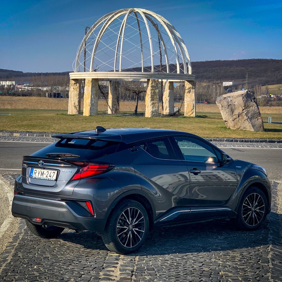 Csak hátra ne kelljen ülni – Toyota C-HR 1.8 Hybrid Executive - STYLENEWS - Mobility - new toyota chr, toyota chr, toyota chr 1.8, toyota chr executive, toyota chr hybrid, toyota chr teszt, 