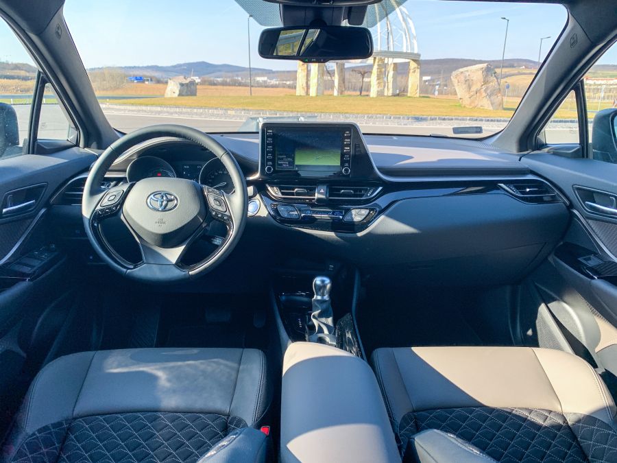 Csak hátra ne kelljen ülni – Toyota C-HR 1.8 Hybrid Executive - STYLENEWS - Mobility - new toyota chr, toyota chr, toyota chr 1.8, toyota chr executive, toyota chr hybrid, toyota chr teszt, 