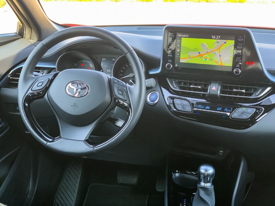 Célba ért – Toyota C-HR Selection 2.0 Hybrid - STYLENEWS - Mobility - Toyota C suv, toyota chr, toyota chr 2.0, toyota CHR teszt, toyota crossover, toyota hybrid, toyota SUV, 