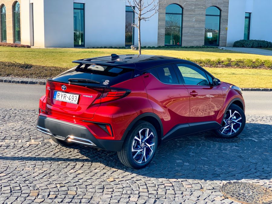 Célba ért – Toyota C-HR Selection 2.0 Hybrid - STYLENEWS - Mobility - Toyota C suv, toyota chr, toyota chr 2.0, toyota CHR teszt, toyota crossover, toyota hybrid, toyota SUV, 