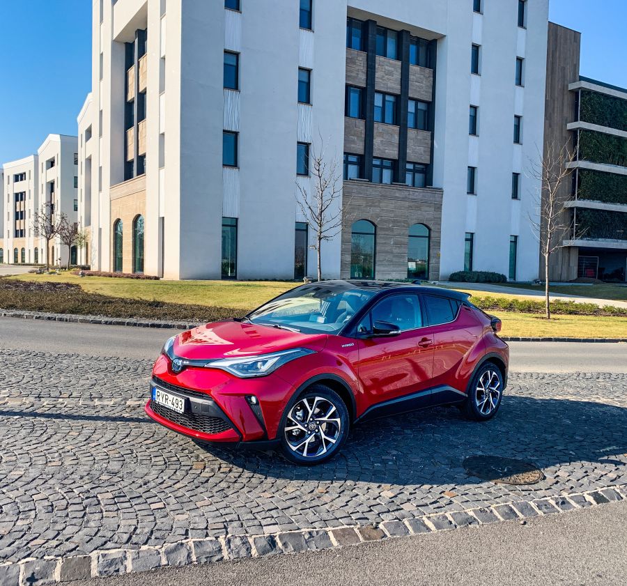 Célba ért – Toyota C-HR Selection 2.0 Hybrid - STYLENEWS - Mobility - Toyota C suv, toyota chr, toyota chr 2.0, toyota CHR teszt, toyota crossover, toyota hybrid, toyota SUV, 