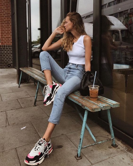 Stílusiskola: Így viselnénk színes sportcipőket - DIVAT&STÍLUS - Stílusiskola - 