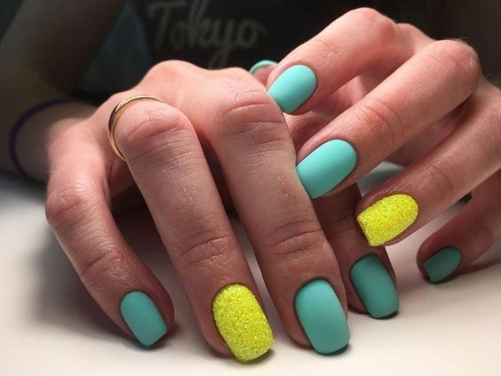 Top10: neon színű manikűr ötletek, melyek segítenek a nyárra hangolódni - DIVAT&STÍLUS - Stílusiskola - manikűr, neon, neon színek, nyár, 