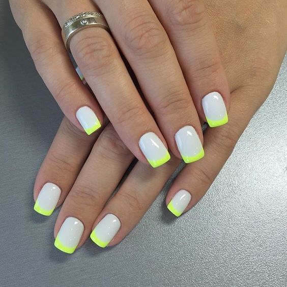 Top10: neon színű manikűr ötletek, melyek segítenek a nyárra hangolódni - DIVAT&STÍLUS - Stílusiskola - manikűr, neon, neon színek, nyár, 