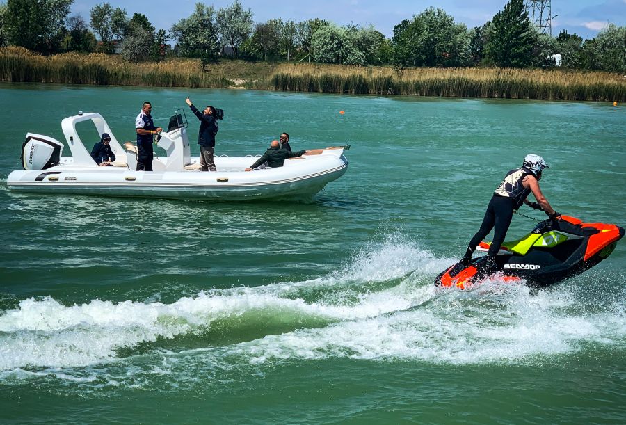 Kiss Norbi is vízre szállt – BRP Evinrude E-TECH G2 300 teszt - Mobility -  - brp, brp evinrude, csónak, csónakmotor, kiss norbert, teszt, 