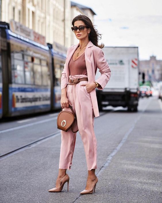 Stílusiskola: így viselj púderrózsaszínt - DIVAT&STÍLUS - Stílusiskola - divat, outfit, púderrózsaszín, stílus, 