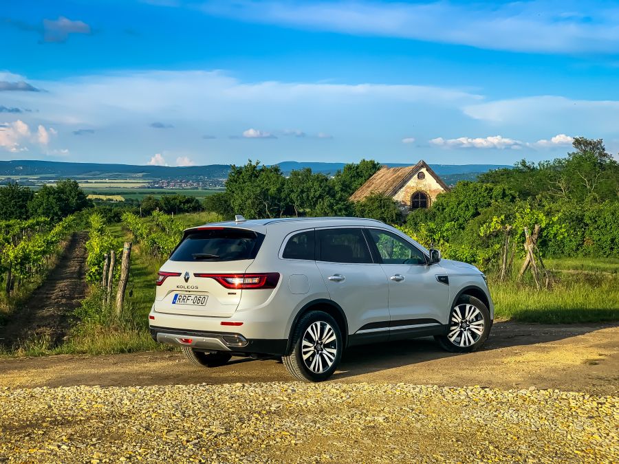 Már majdnem Renault – Renault Koleos Initiale Paris Bleu dCi 190 4WD - STYLENEWS - Mobility - koleos 2020, koleos 4wd blue hdi teszt, koleos dízel, koleos initiale paris, koleos teszt, renault koleos, 