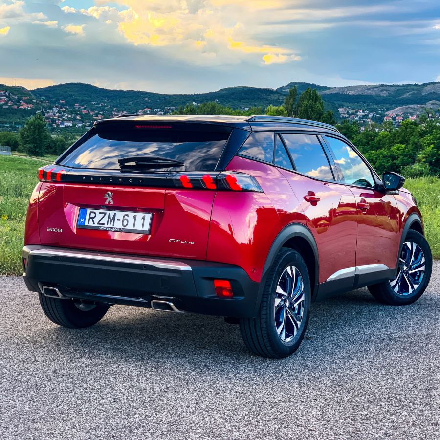 SUV francia módon - Peugeot 2008 1.2 GT Line - STYLENEWS - Mobility - peugeot 2008, peugeot 2008 gti teszt, peugeot 2008 teszt, peugeot suv teszt, 