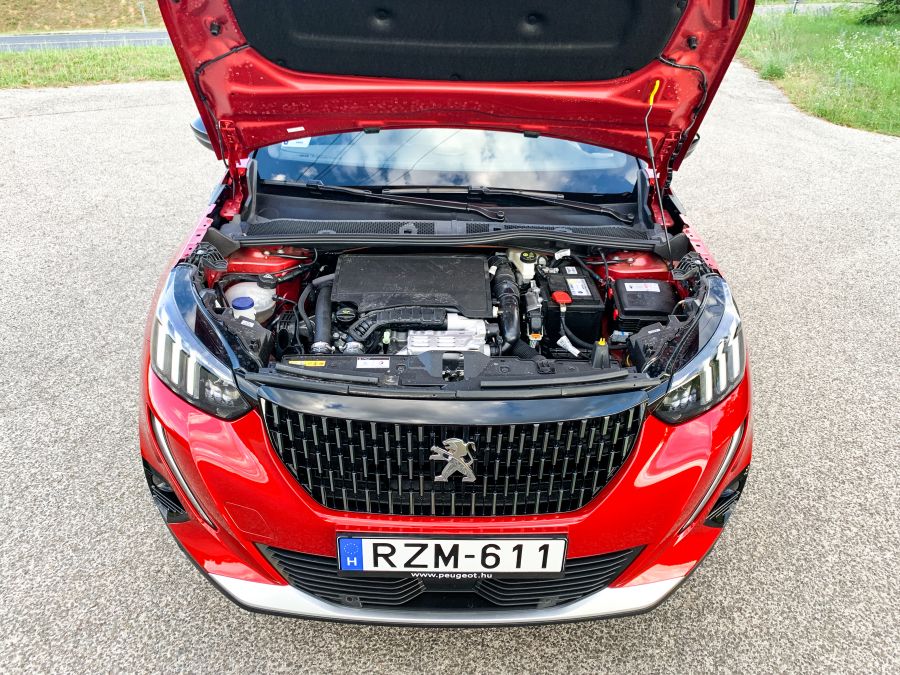 SUV francia módon - Peugeot 2008 1.2 GT Line - STYLENEWS - Mobility - peugeot 2008, peugeot 2008 gti teszt, peugeot 2008 teszt, peugeot suv teszt, 