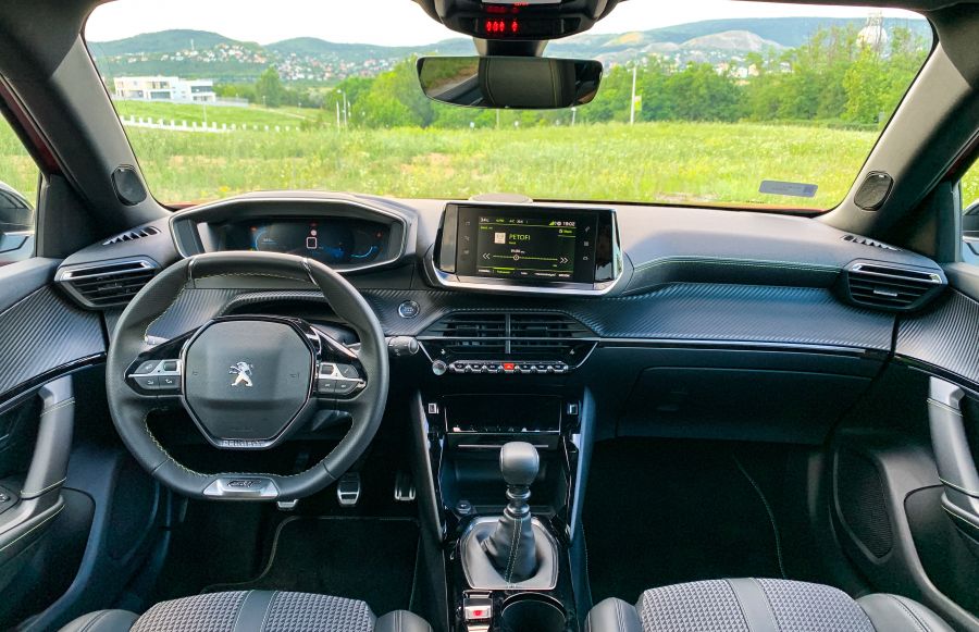 SUV francia módon - Peugeot 2008 1.2 GT Line - STYLENEWS - Mobility - peugeot 2008, peugeot 2008 gti teszt, peugeot 2008 teszt, peugeot suv teszt, 