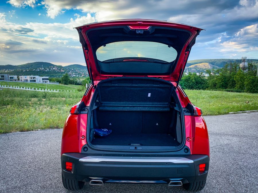 SUV francia módon - Peugeot 2008 1.2 GT Line - STYLENEWS - Mobility - peugeot 2008, peugeot 2008 gti teszt, peugeot 2008 teszt, peugeot suv teszt, 