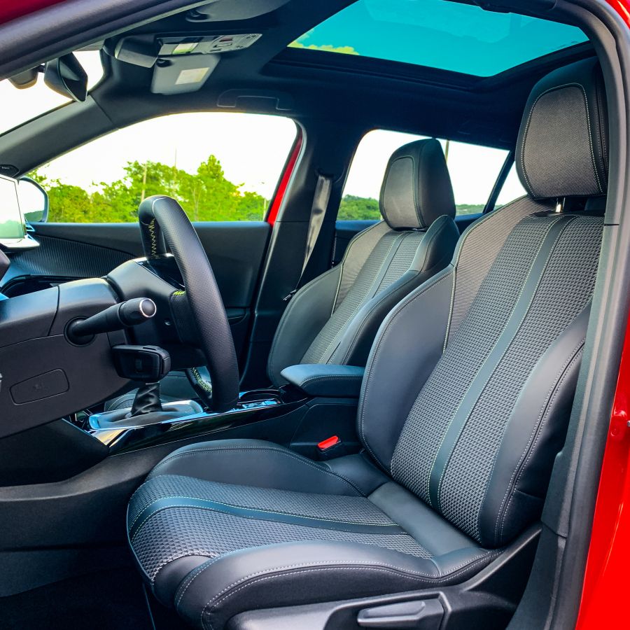 SUV francia módon - Peugeot 2008 1.2 GT Line - STYLENEWS - Mobility - peugeot 2008, peugeot 2008 gti teszt, peugeot 2008 teszt, peugeot suv teszt, 