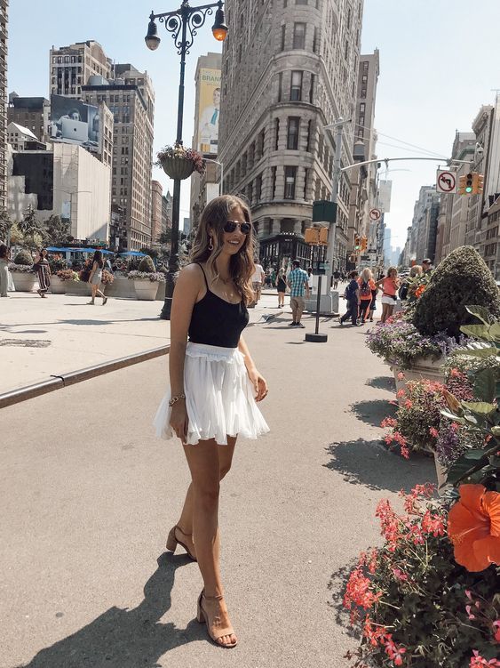 Stílusiskola: így viselj nyáron fehér szoknyákat - DIVAT&STÍLUS - Stílusiskola - divat, fehér szoknya, outfit, stílus, 