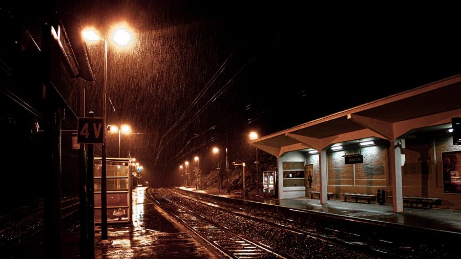 Éjszaka az íróasztal alatt - KERESD A NŐT  - Férfiszempont - emlékek, férfiszemmel, gyermekkor, 