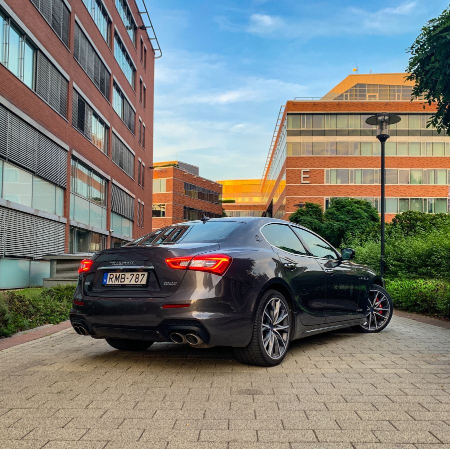 Tradíció, stílus, sebesség – Maserati Ghibli 3.0 V6 - STYLENEWS - Mobility - ghibli 3.0 teszt, maserati ghibli, maserati ghibli teszt, maserati teszt, stílusos autók, 
