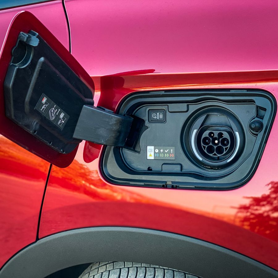 Melyik öltönyt válasszam?  - Opel Grandland X 4Hybrid - STYLENEWS - Mobility - opel grandland x 4hybrid teszt, opel grandland x teszt, opel grandlang x teszt, opel hybrid teszt, opel teszt, 