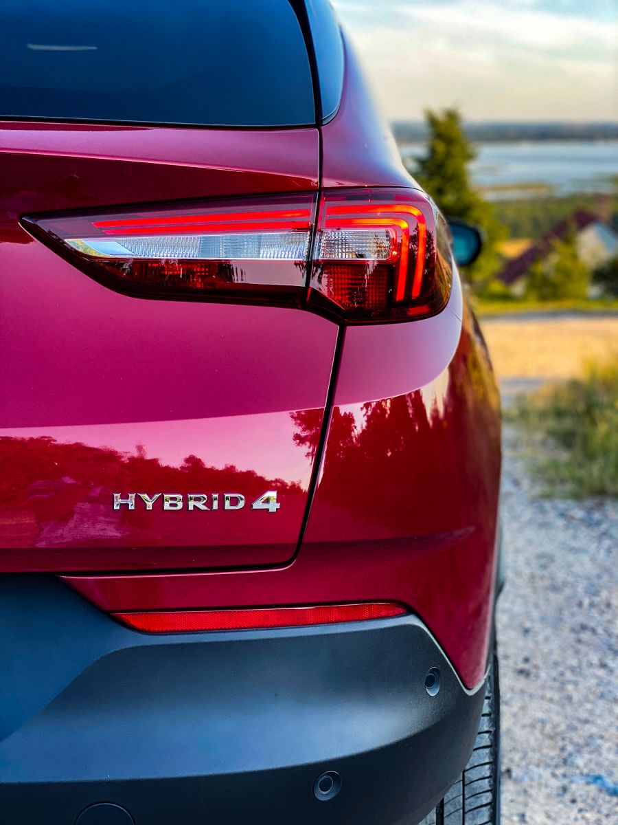 Melyik öltönyt válasszam?  - Opel Grandland X 4Hybrid - STYLENEWS - Mobility - opel grandland x 4hybrid teszt, opel grandland x teszt, opel grandlang x teszt, opel hybrid teszt, opel teszt, 