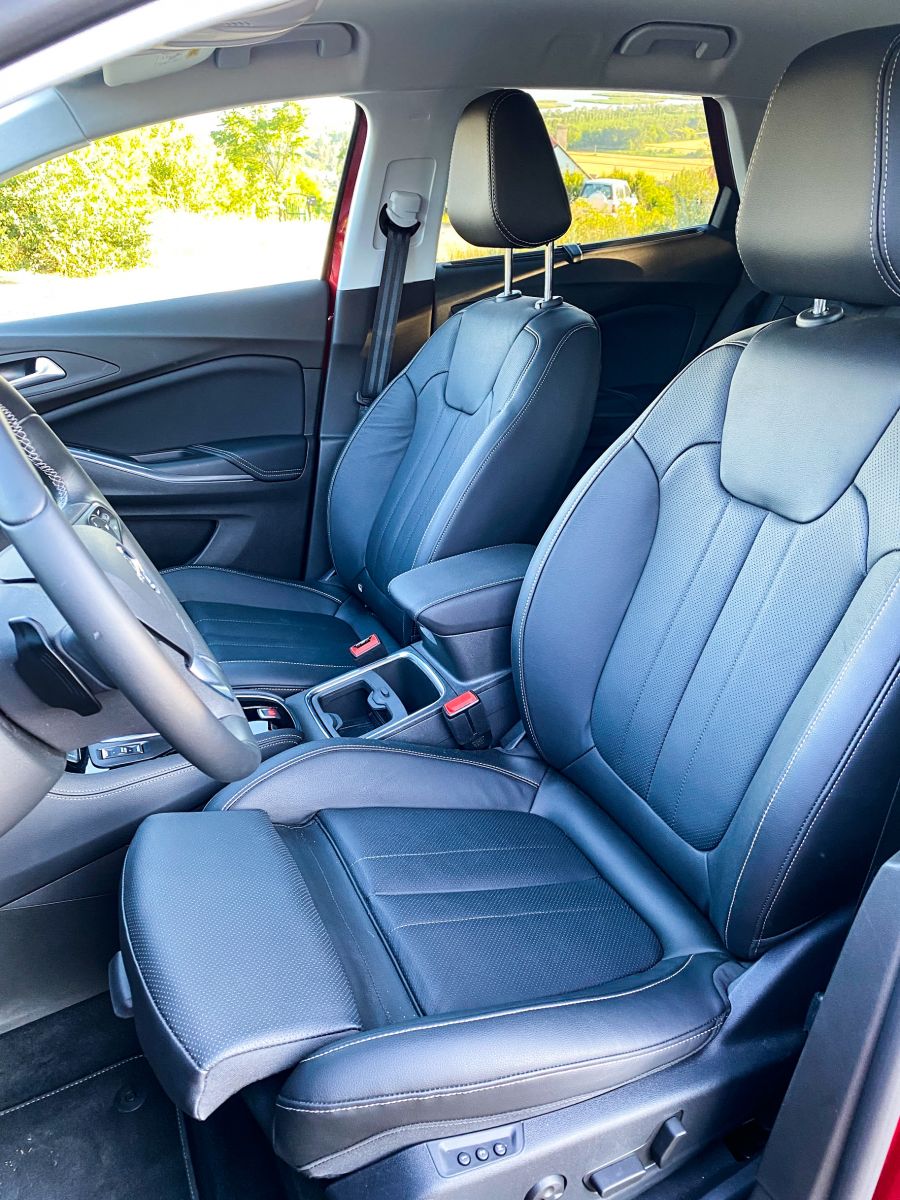 Melyik öltönyt válasszam?  - Opel Grandland X 4Hybrid - STYLENEWS - Mobility - opel grandland x 4hybrid teszt, opel grandland x teszt, opel grandlang x teszt, opel hybrid teszt, opel teszt, 