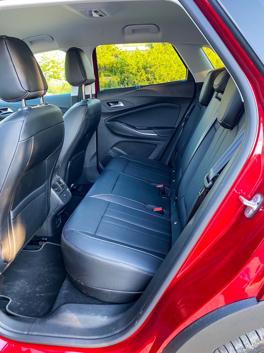 Melyik öltönyt válasszam?  - Opel Grandland X 4Hybrid - STYLENEWS - Mobility - opel grandland x 4hybrid teszt, opel grandland x teszt, opel grandlang x teszt, opel hybrid teszt, opel teszt, 