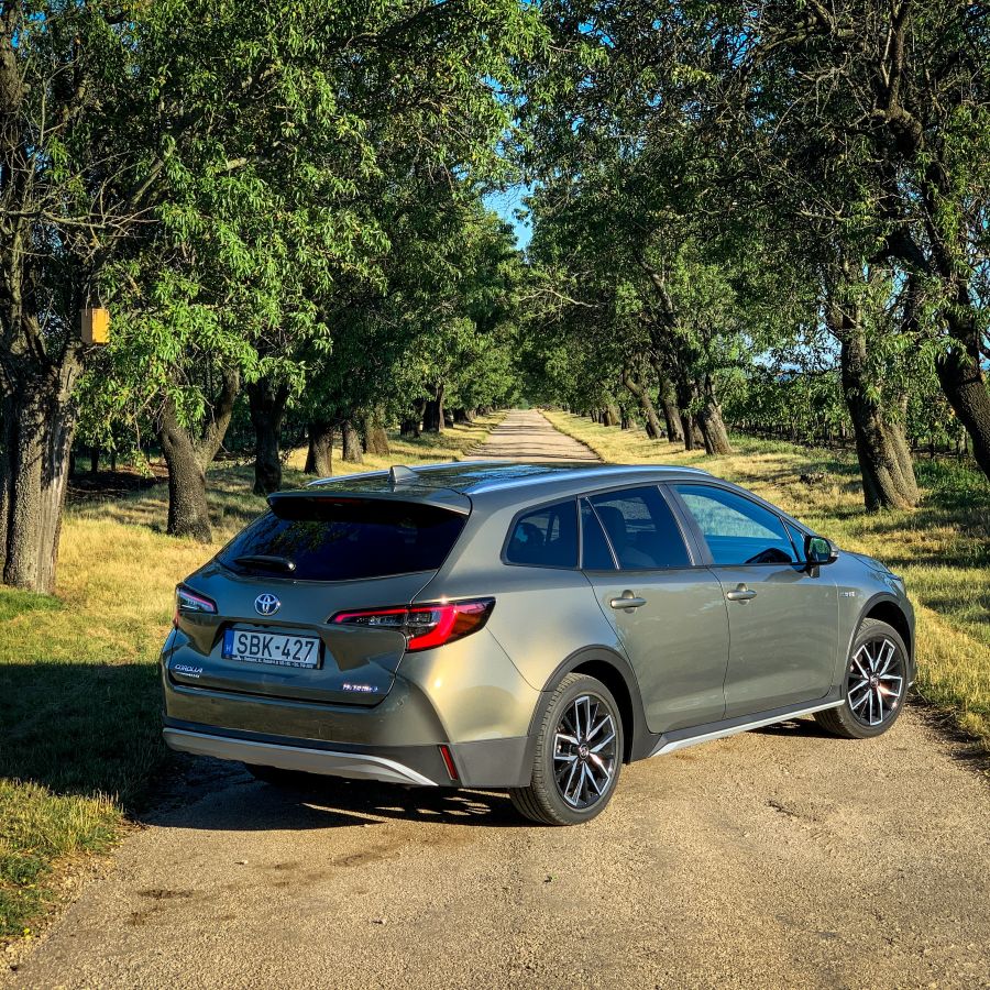 A mindenes – Toyota Corolla Trek - STYLENEWS - Mobility - corolla hybrid teszt, corolla kombi teszt, toyota corolla trek teszt, trek teszt, 