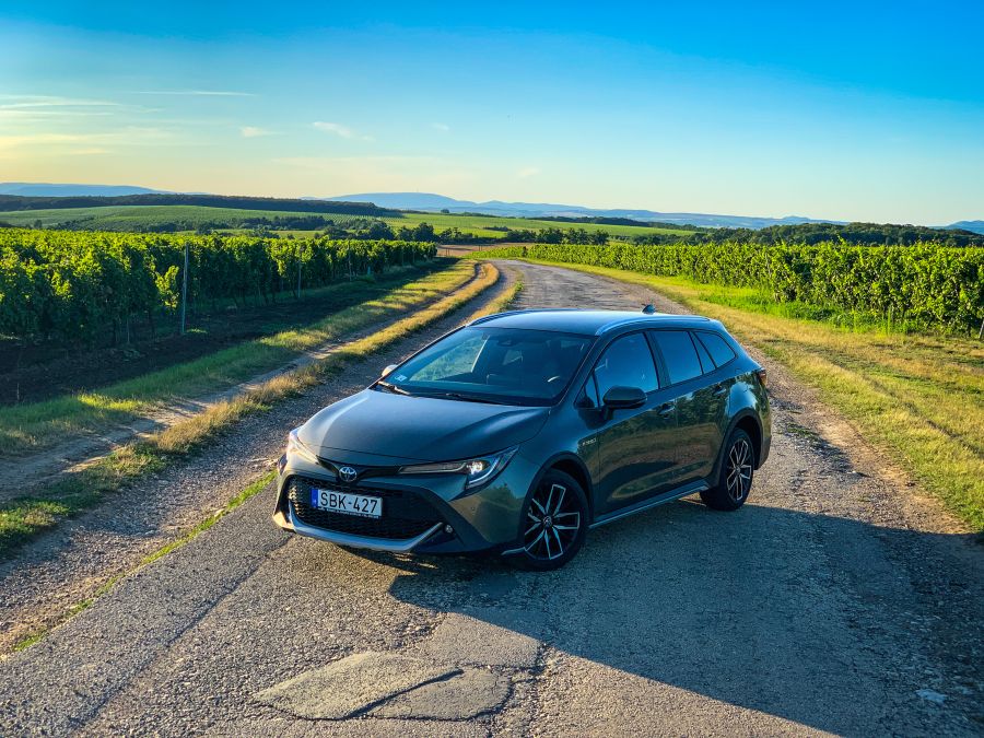 A mindenes – Toyota Corolla Trek - STYLENEWS - Mobility - corolla hybrid teszt, corolla kombi teszt, toyota corolla trek teszt, trek teszt, 