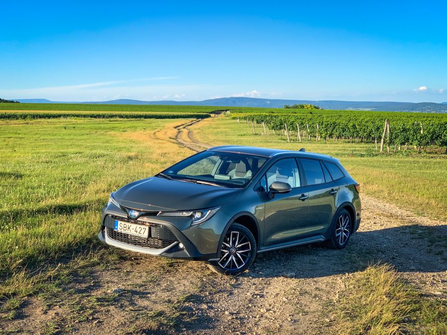 A mindenes – Toyota Corolla Trek - STYLENEWS - Mobility - corolla hybrid teszt, corolla kombi teszt, toyota corolla trek teszt, trek teszt, 