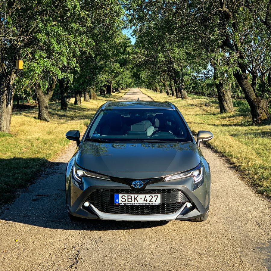 A mindenes – Toyota Corolla Trek - STYLENEWS - Mobility - corolla hybrid teszt, corolla kombi teszt, toyota corolla trek teszt, trek teszt, 
