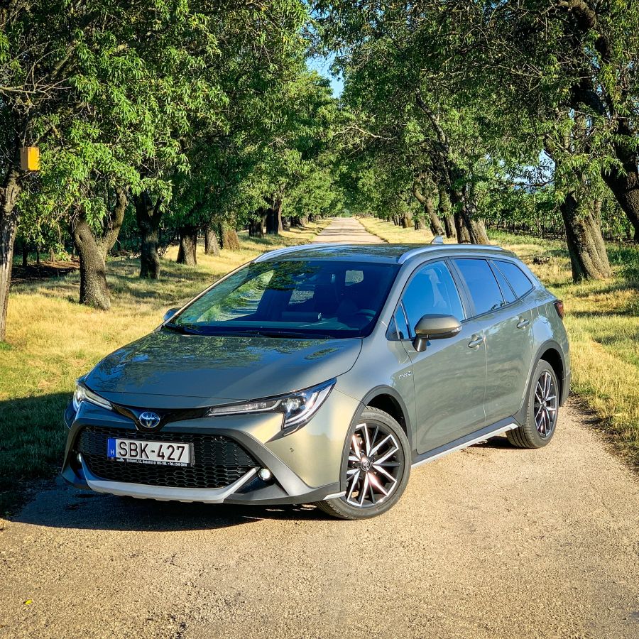 A mindenes – Toyota Corolla Trek - STYLENEWS - Mobility - corolla hybrid teszt, corolla kombi teszt, toyota corolla trek teszt, trek teszt, 