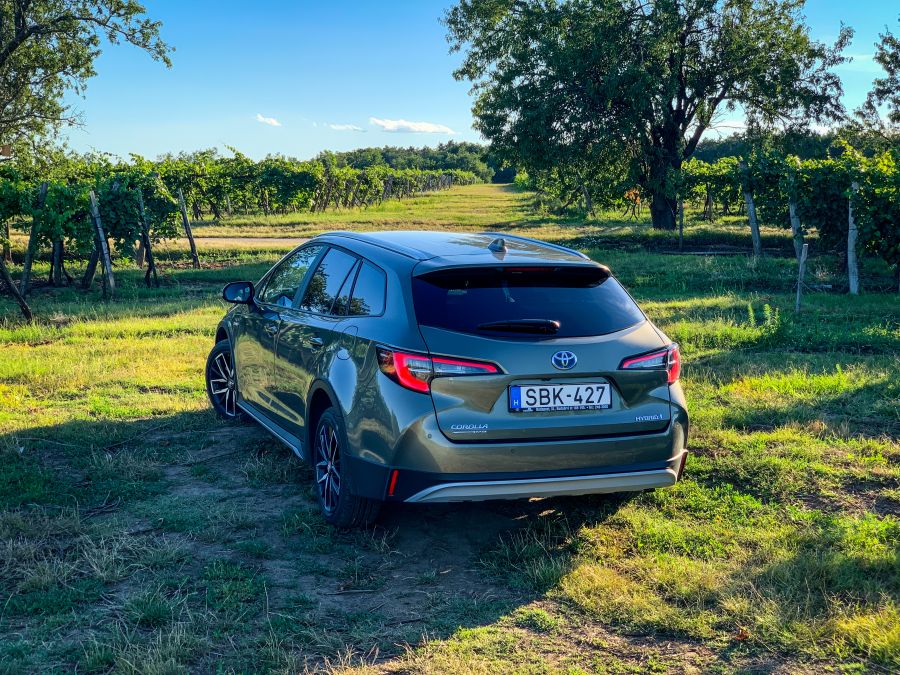 A mindenes – Toyota Corolla Trek - STYLENEWS - Mobility - corolla hybrid teszt, corolla kombi teszt, toyota corolla trek teszt, trek teszt, 