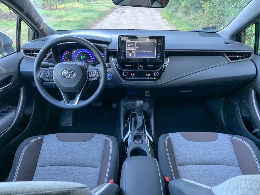 A mindenes – Toyota Corolla Trek - STYLENEWS - Mobility - corolla hybrid teszt, corolla kombi teszt, toyota corolla trek teszt, trek teszt, 