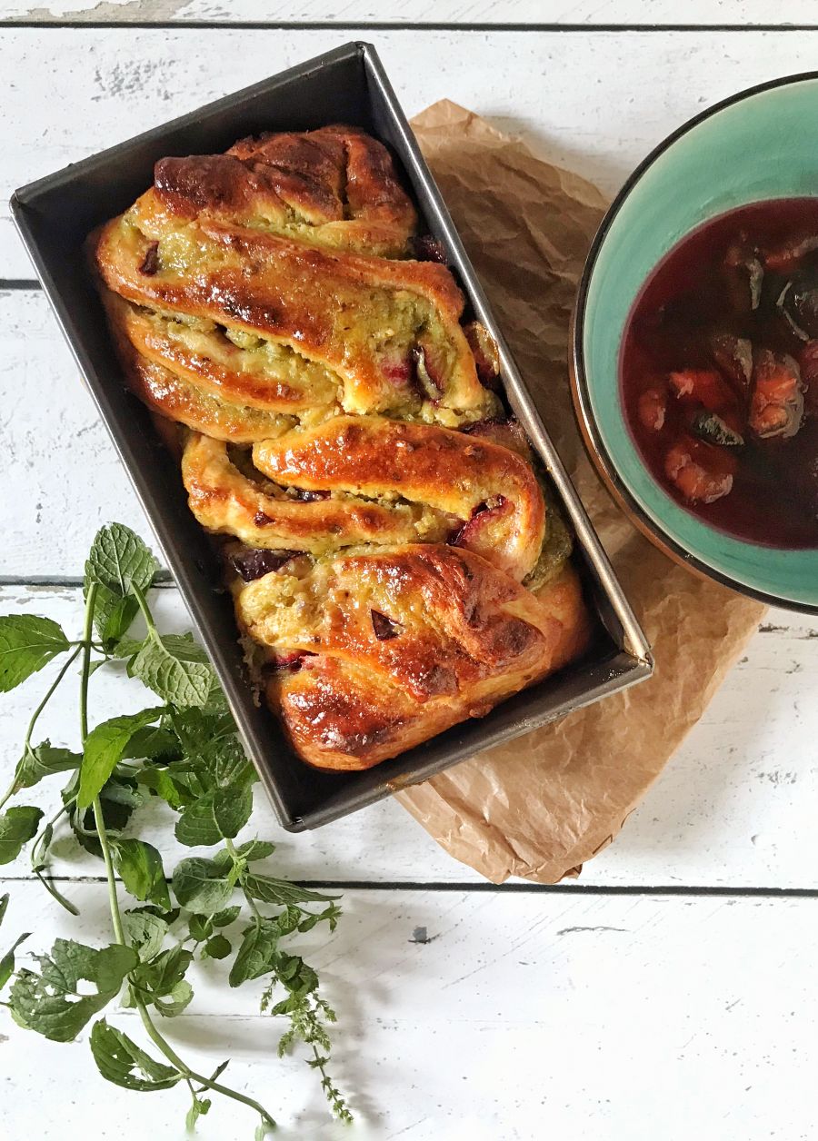 Pisztáciás-szilvás babka (jeruzsálemi kalács) - STYLELIFE - Gasztronómia - 