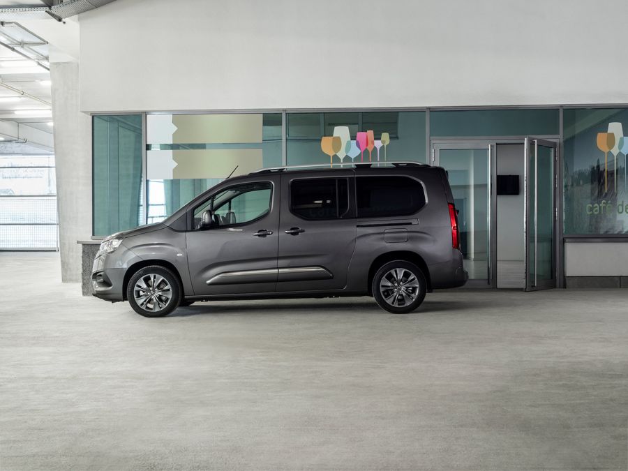 Nem véletlenül a nagycsaládos autóvásárlási program favoritja a Toyota Proace City Verso - Mobility -  - proace city verso, toyota, 
