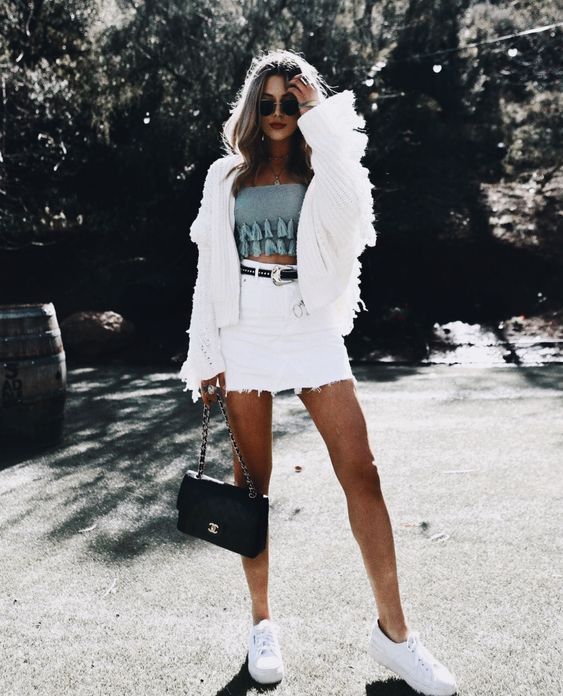 Stílusiskola: így viselj fehér miniszoknyákat - DIVAT&STÍLUS - Stílusiskola - divat, fehér, miniszoknya, nyár, outfit, stílus, 