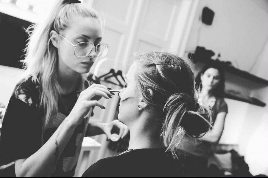 'Nehéz dolog ez most, de mindig lehet miért hálásnak lenni.' - Beszélgetés Schaub Vivien, beauty sminkessel - STYLENEWS - Interjúk - beauty, interjú, sminkes, 