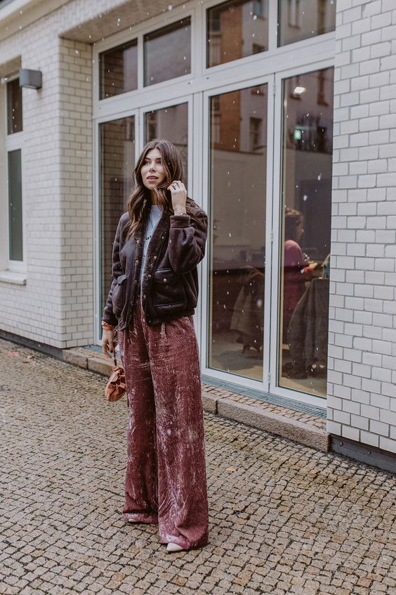 Stílusiskola: így viselj bársony nadrágokat - DIVAT&STÍLUS - Stílusiskola - bársony, bársony nadrág, divat, outfit, ősz, stílus, 