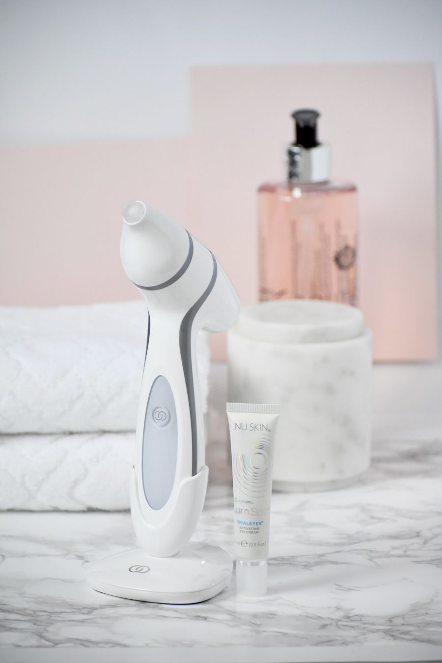 Őszi arcbőrápolás kisokos - Napi 5 perc odafigyeléssel tehetsz a szem körüli ráncok ellen! - SZÉPSÉG - Bőrápolás - bőrápolás, nuskin, szemránckrém, 