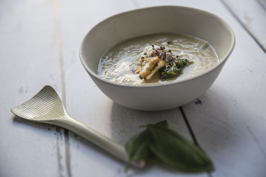 Sült zellerkrémleves (ropogós zeller, borsos kecskesajt, petrezselyem relish) - STYLELIFE - Gasztronómia - gasztronómia, krémlevesek, receptek, 