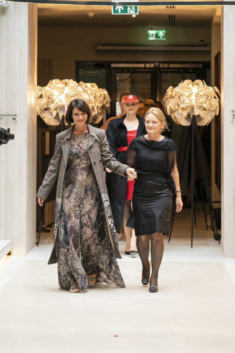 Óriási sikerrel mutatta be új kollekcióját a NAVONA Fashion az első UK-Central Europe Business Summit™-on - DIVAT&STÍLUS - Hírek  - divatbemutató, navona fashion, 