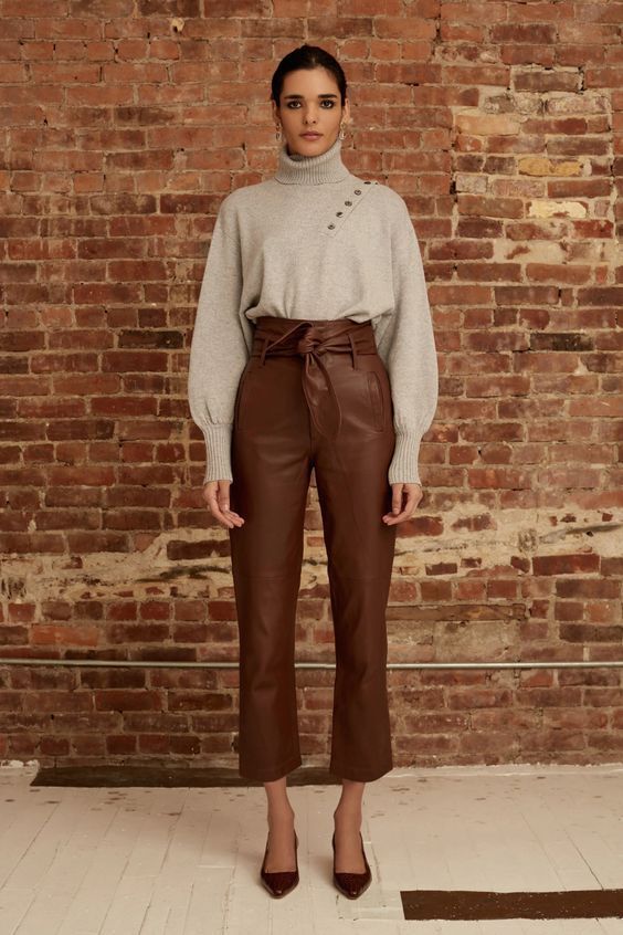 Stílusiskola: így viselj barna bőrnadrágokat - DIVAT&STÍLUS - Stílusiskola - barna, bőrnadrág, divat, outfit, ősz, stílus, 