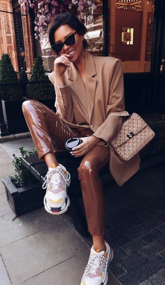 Stílusiskola: így viselj barna bőrnadrágokat - DIVAT&STÍLUS - Stílusiskola - barna, bőrnadrág, divat, outfit, ősz, stílus, 