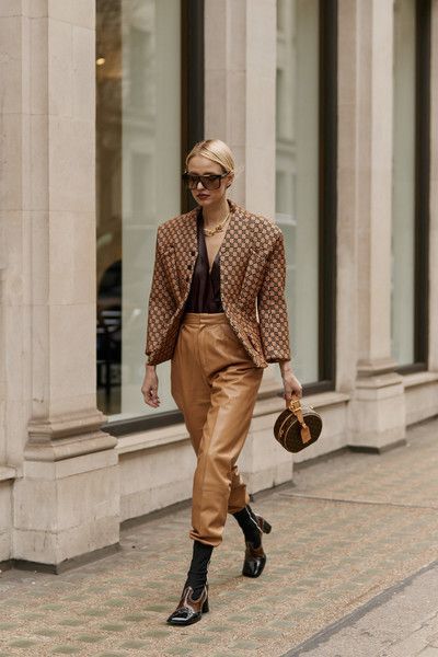 Stílusiskola: így viselj barna bőrnadrágokat - DIVAT&STÍLUS - Stílusiskola - barna, bőrnadrág, divat, outfit, ősz, stílus, 