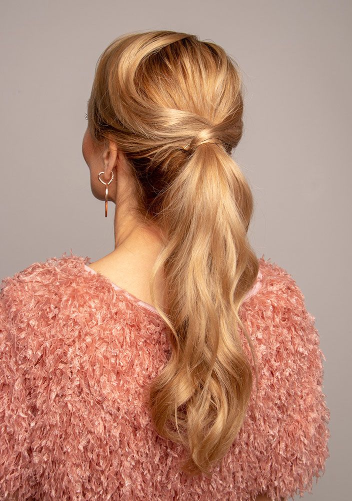 Sándor Orsi és Tóth Andi bemutatják, milyen frizurát választanak az ünnepekre - SZÉPSÉG - Hajápolás  - sandor orsi frizuraja, tóth andi frizurája, ünnepi frizura, Wella Deluxe Oil-infused, 