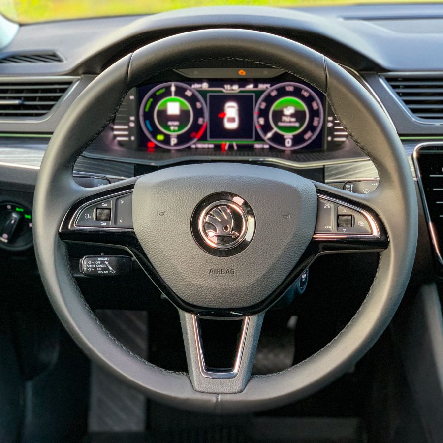 A környezetvédelmi miniszter – Skoda Superb iV Plug-in hybrid - STYLENEWS - Mobility - skoda PHEV teszt, skoda superb, Supeb hibrid teszt, superb 2020 teszt, superb iV Plug-in hybrid teszt, superb plugin teszt, 